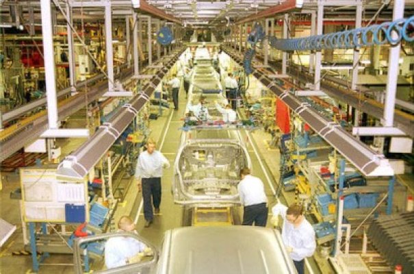 Opel ar putea închide două fabrici din Europa